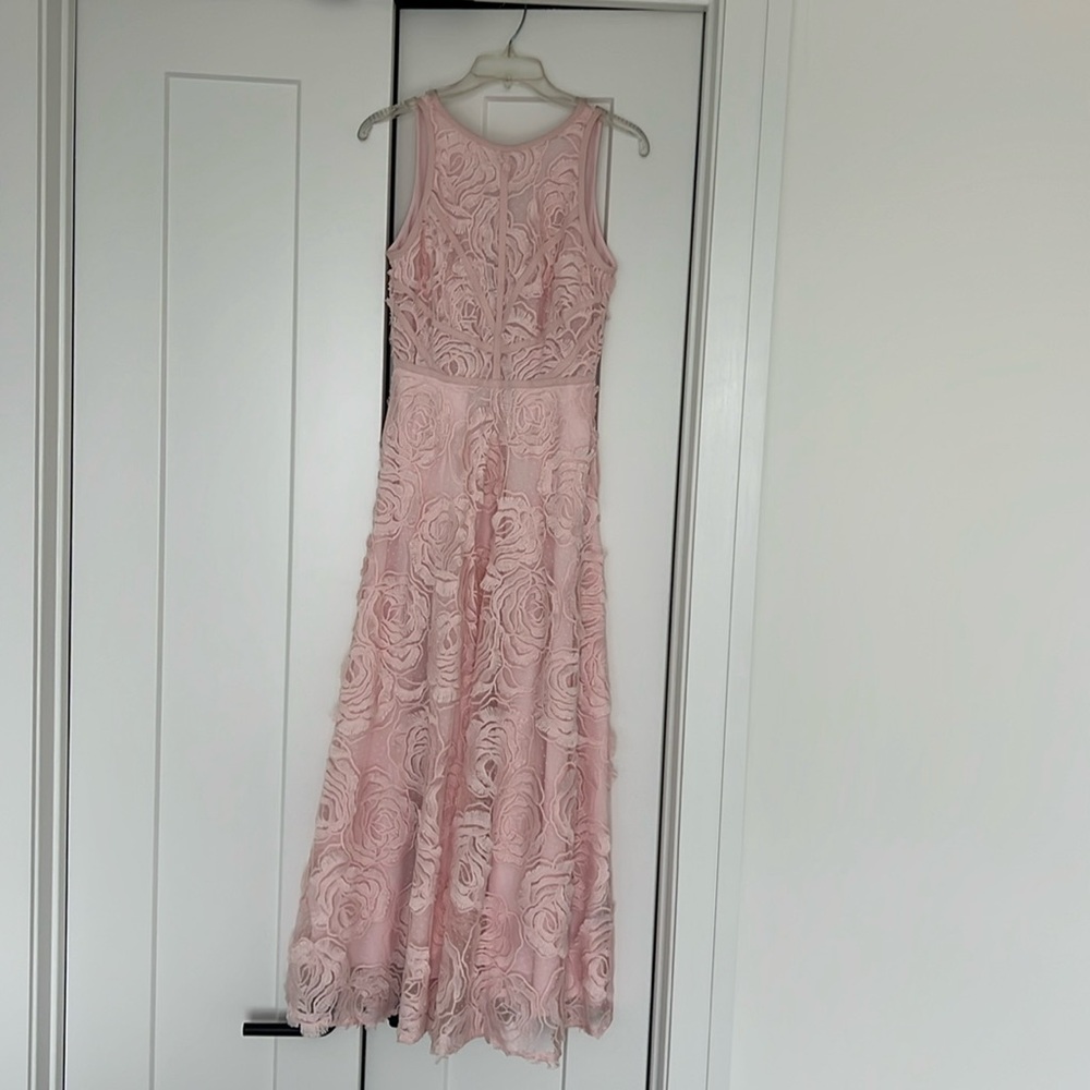 Long sleeveless dress . Pink